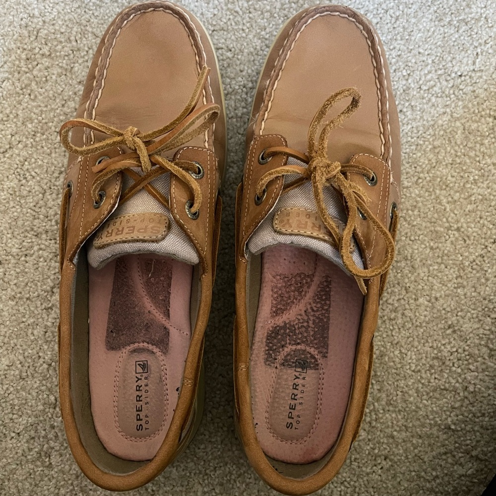 Sperry Shoes. Only worn 2 times. In great condition!